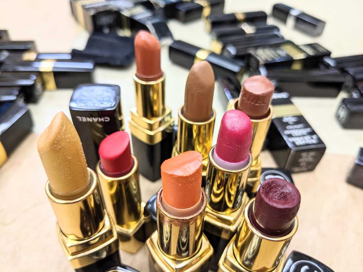 CHANEL ジャンク品シャネルセット 残量無し 破損品 廃棄品 コスメ 化粧品 コンパクト アイシャドウ リップ 他 大量 1円 シャネル