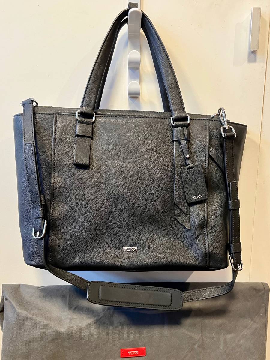 Yahoo!オークション - 【ほぼ未使用】TUMI トゥミ トートバッグ Yahoo!オークション - 【ほぼ未使用】TUMI トゥミ トートバッグ