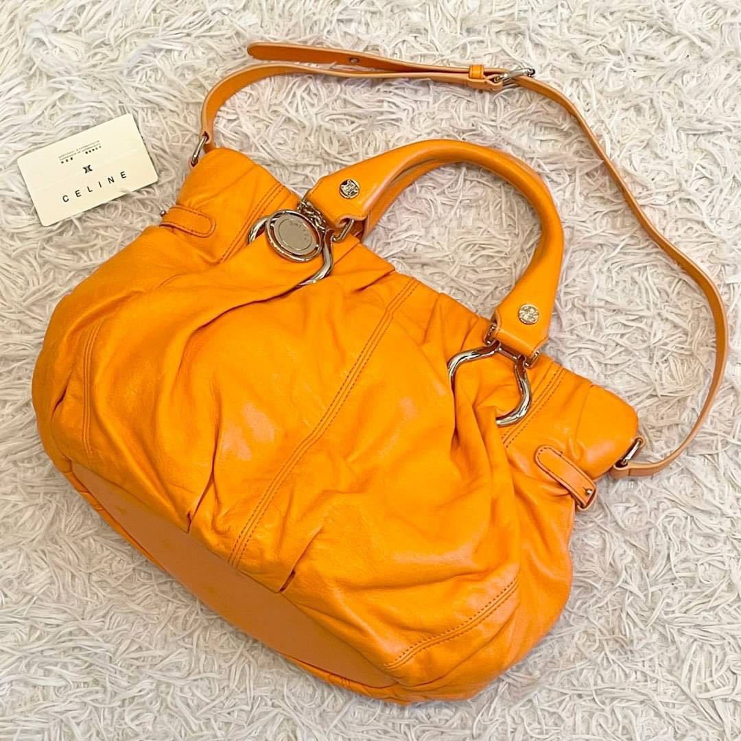 ほぼ新品 極稀少色 CELINE セリーヌ ピロー トリオンフ オールレザー