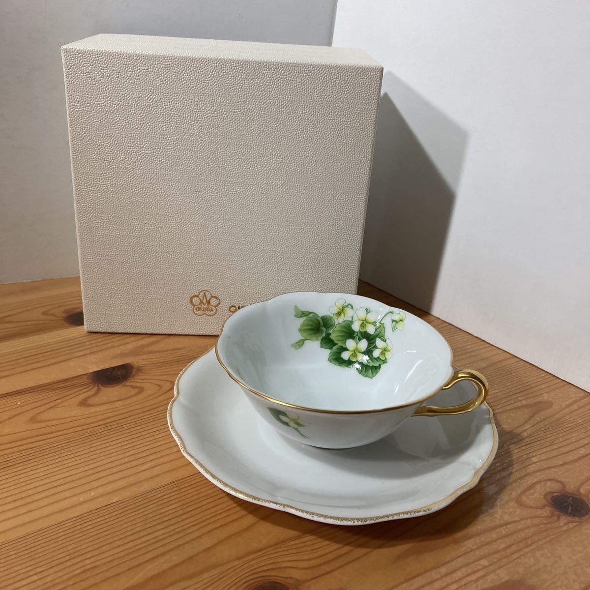 珍しい 大倉陶園【シレトコスミレ カップ&ソーサー 1客】花菫 大倉陶園