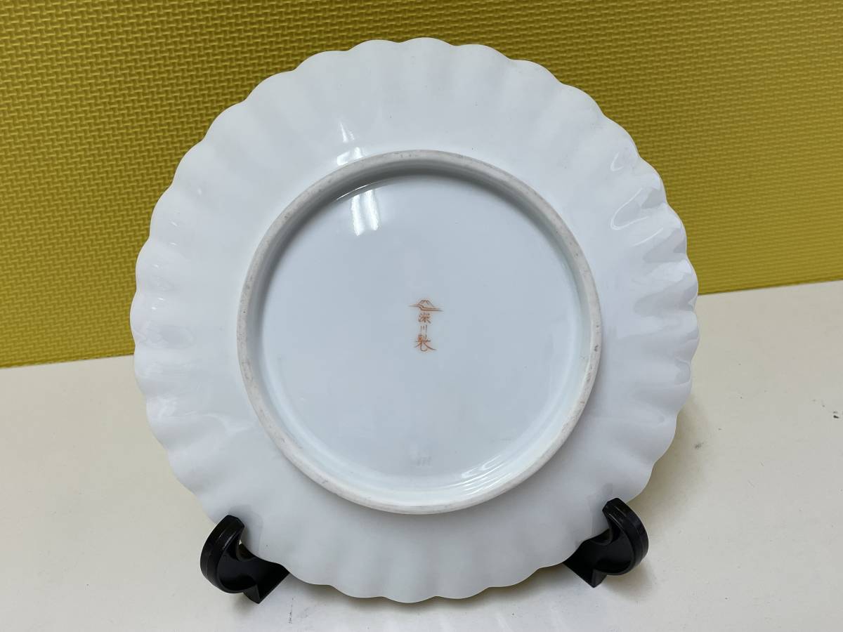 10 Fukagawa Seiji Arita . platter gold paint . white plum 