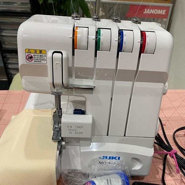 JUKI 2本針4本糸差動送り付きオーバーロックミシン MO-50eN(本体) JUKI オーバーロックミシン MO-50eN 2本針4本糸差動送り付き