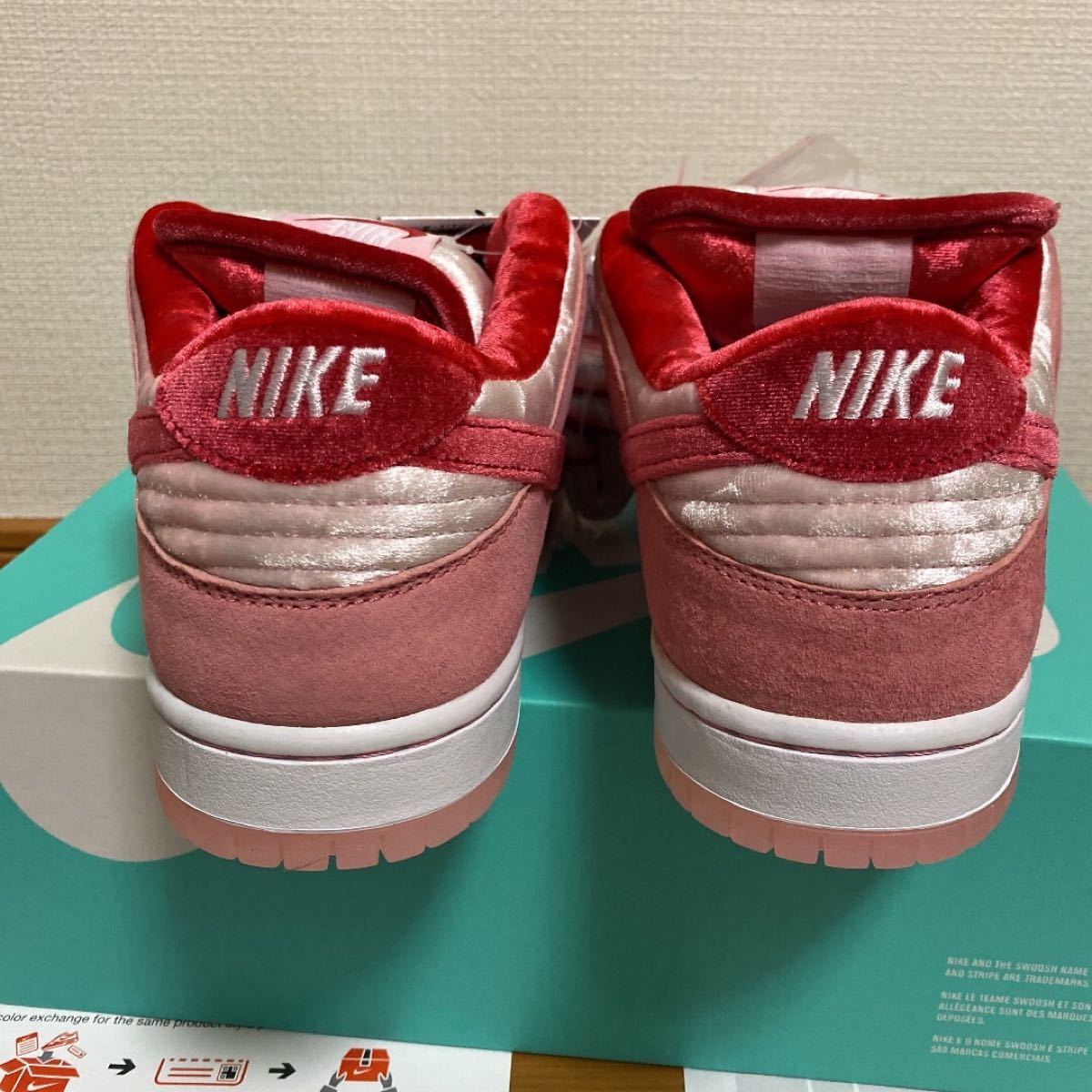 希少 新品 NIKE ナイキ ダンク バレンタイン ストレンジラブ 希少 新品 NIKE ナイキ ダンク バレンタイン ストレンジラブ