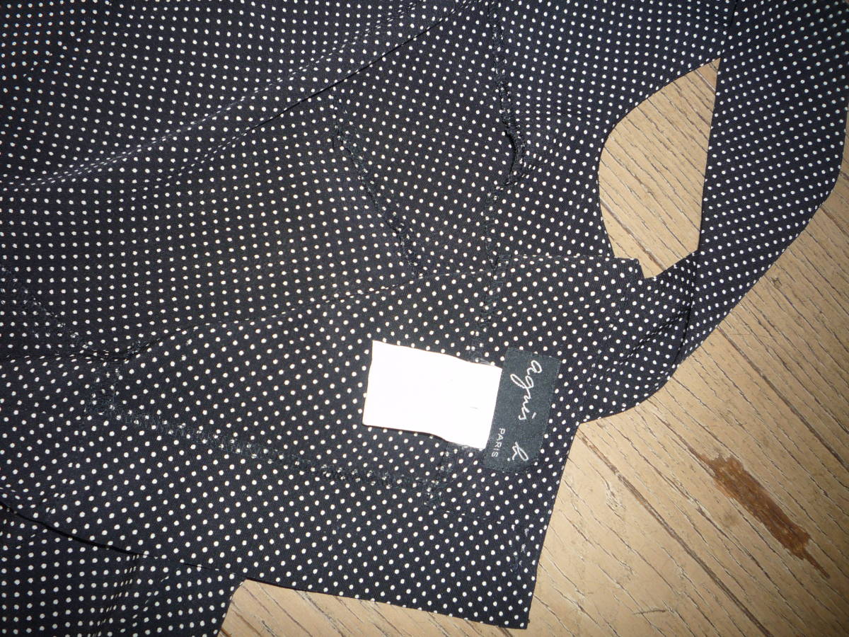  One-piece : Agnes B size is 1 black ground . white dot pattern 