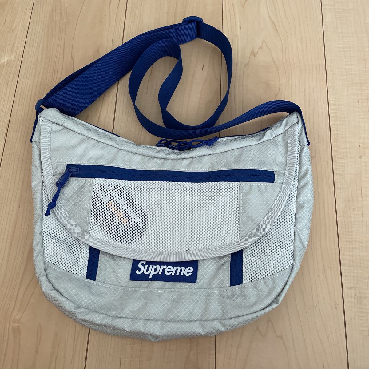 低価格で大人気の低価格で大人気のSupreme 22SS Small Messenger Bag