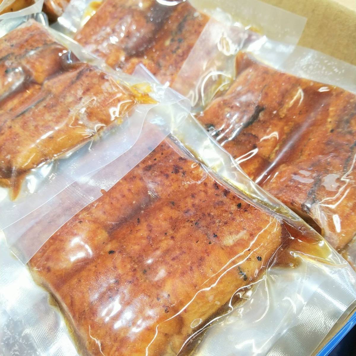 【即決530円】うなぎ蒲焼き【100ｇ×1袋】 ふっくら炭火焼 安心の卸売市場直送♪ 業務用/うなぎ丼/ひつまぶし/海鮮丼 真空袋で長期保存可能_画像4