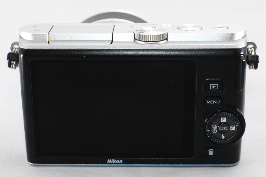 3540- ニコン Nikon ミラーレス一眼 Nikon 1 J3 標準ズームレンズキット シルバー 美品_画像4
