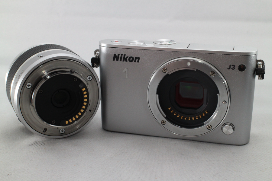 3540- ニコン Nikon ミラーレス一眼 Nikon 1 J3 標準ズームレンズキット シルバー 美品_画像3