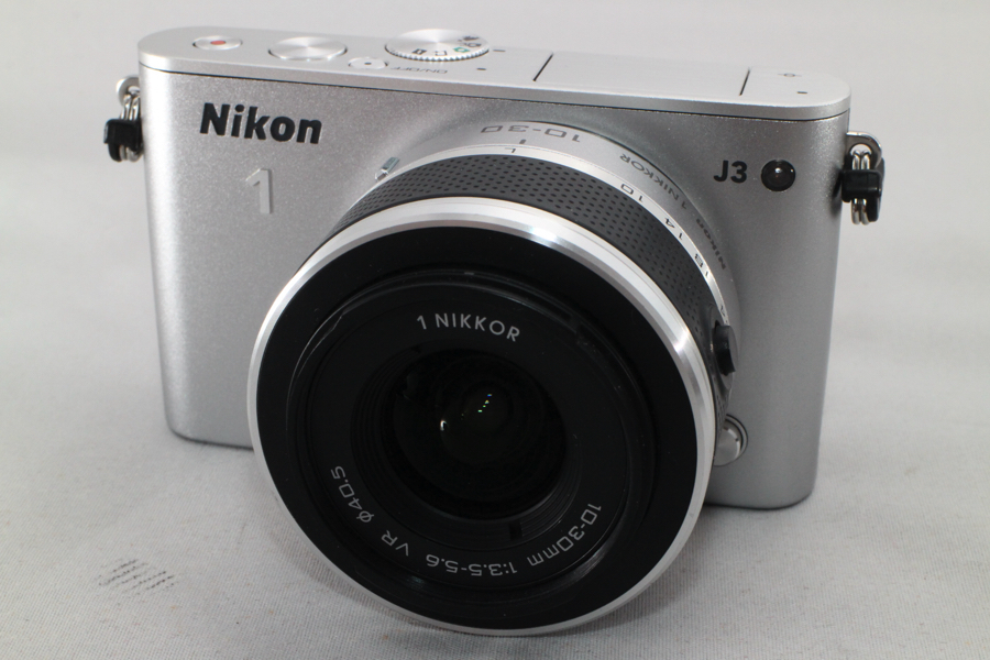 3540- ニコン Nikon ミラーレス一眼 Nikon 1 J3 標準ズームレンズキット シルバー 美品_画像2