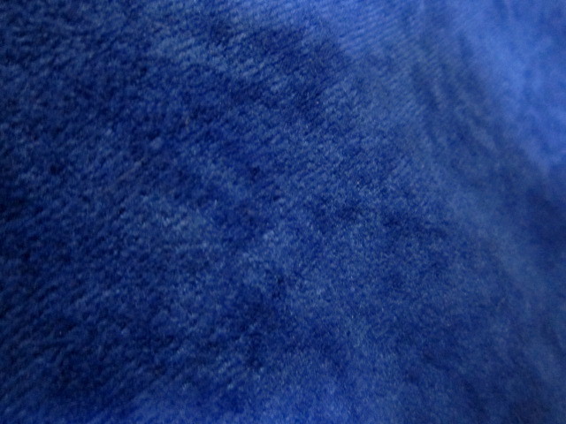 ユザワヤ購入 布地 162cm×220cm位＋たっぷり使いかけオマケ～＊濃い青 ブルー (ベロア・パイルっぽい肌触り／裏表有り）_表面生地アップ