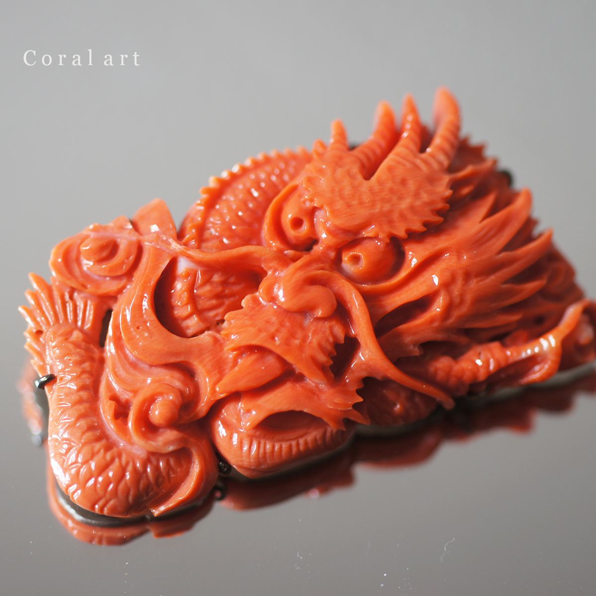 豪華 赤 珊瑚 龍 細密 彫刻 18.0g 52㎜ ブローチ レディース