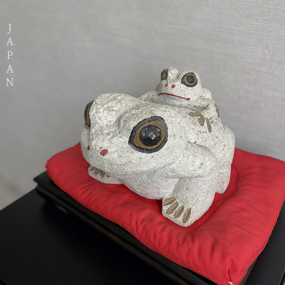 良品 親子蛙 石像 置台 座布団 付き 約5kg 石 彫刻 石蛙 蛙 カエル