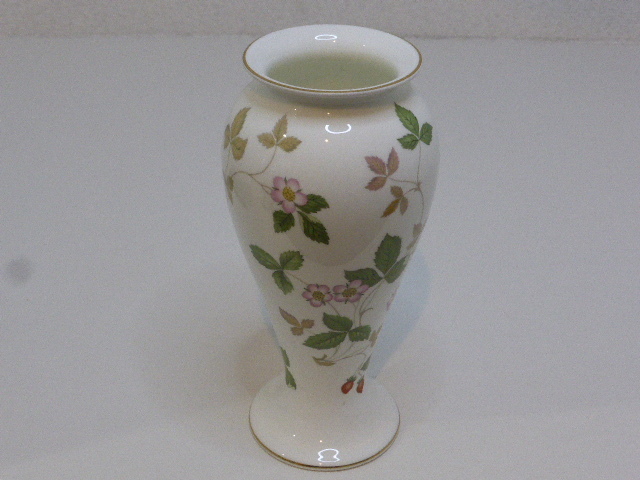 Wedgwood ウェッジウッド ワイルドストロベリー 花瓶 フラワーベース 置物 ウェッジウッド 売買されたオークション情報 Yahooの商品情報をアーカイブ公開 オークファン Aucfan Com Wedgwood ウェッジウッド ワイルドストロベリー 花瓶 フラワーベース 置物 ウェッジウッド 売買されたオークション情報 Yahooの商品情報をアーカイブ公開 オークファン Aucfan Com