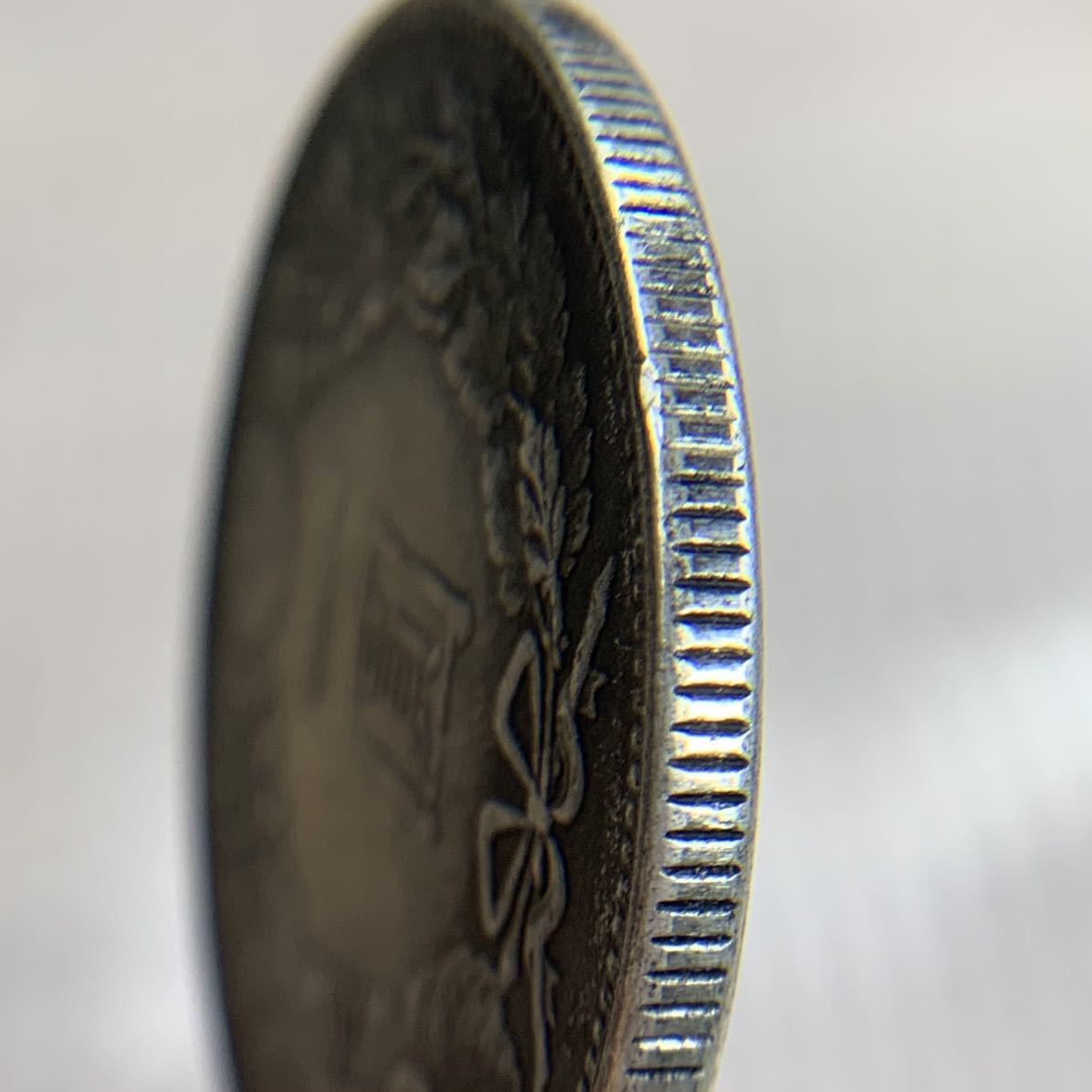 #M4-83 日本古銭　一圓銀貨幣　旧版　明治三十七年銘　コイン　旧家蔵出　直径38.8mm厚さ3mm量目26.3g　希少_画像7