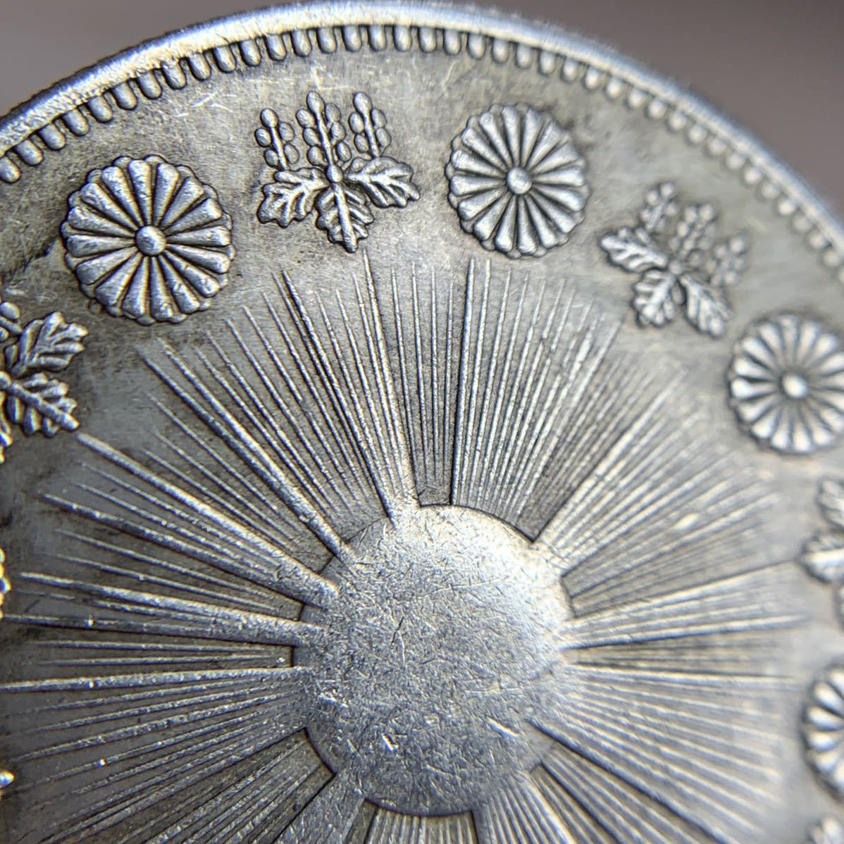 #M2-29 日本古銭　竜一圓銀貨幣　明治三年　試作　試鋳　コイン　旧家蔵出　直径38.5mm厚さ3mm量目27.5g　希少_画像3
