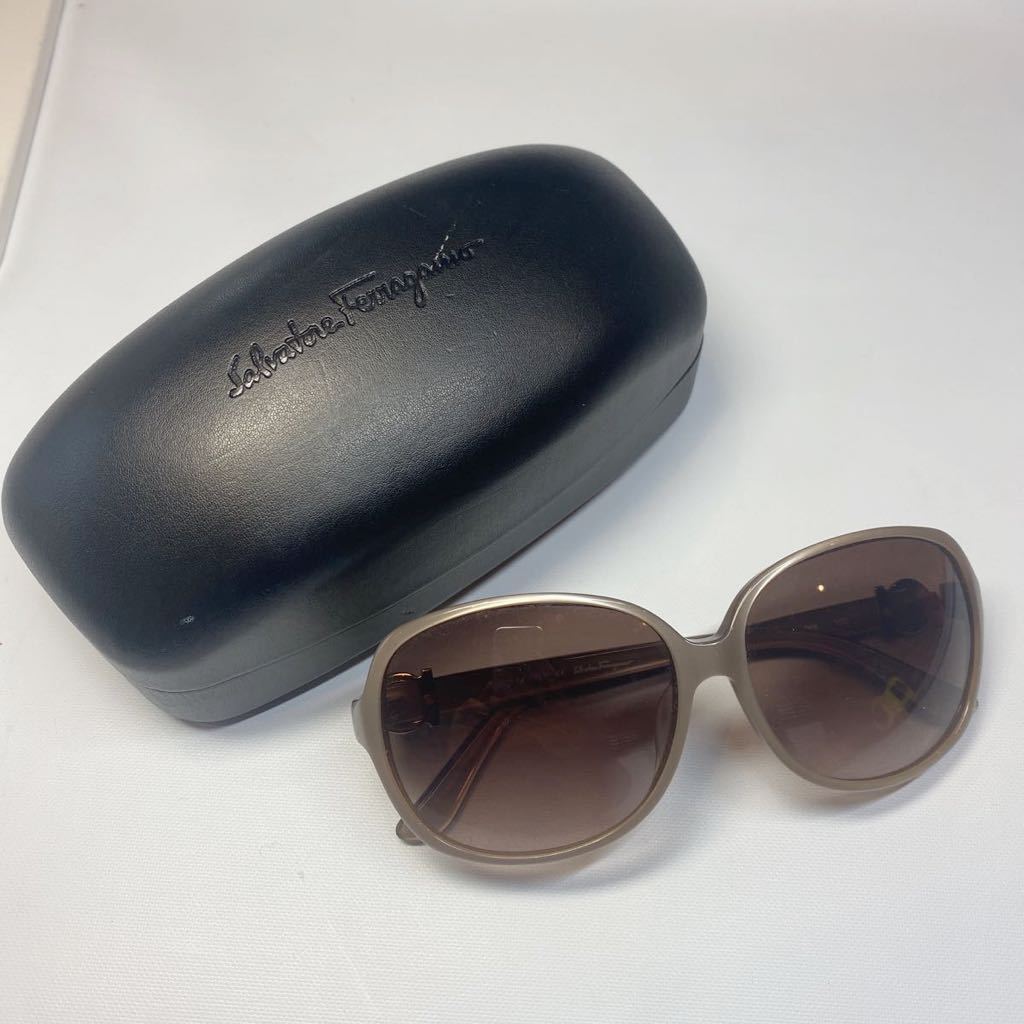 Salvatore Ferragamo サルヴァトーレフェラガモ　SF615SA 266 135 中古　パールグレー系（sf3）