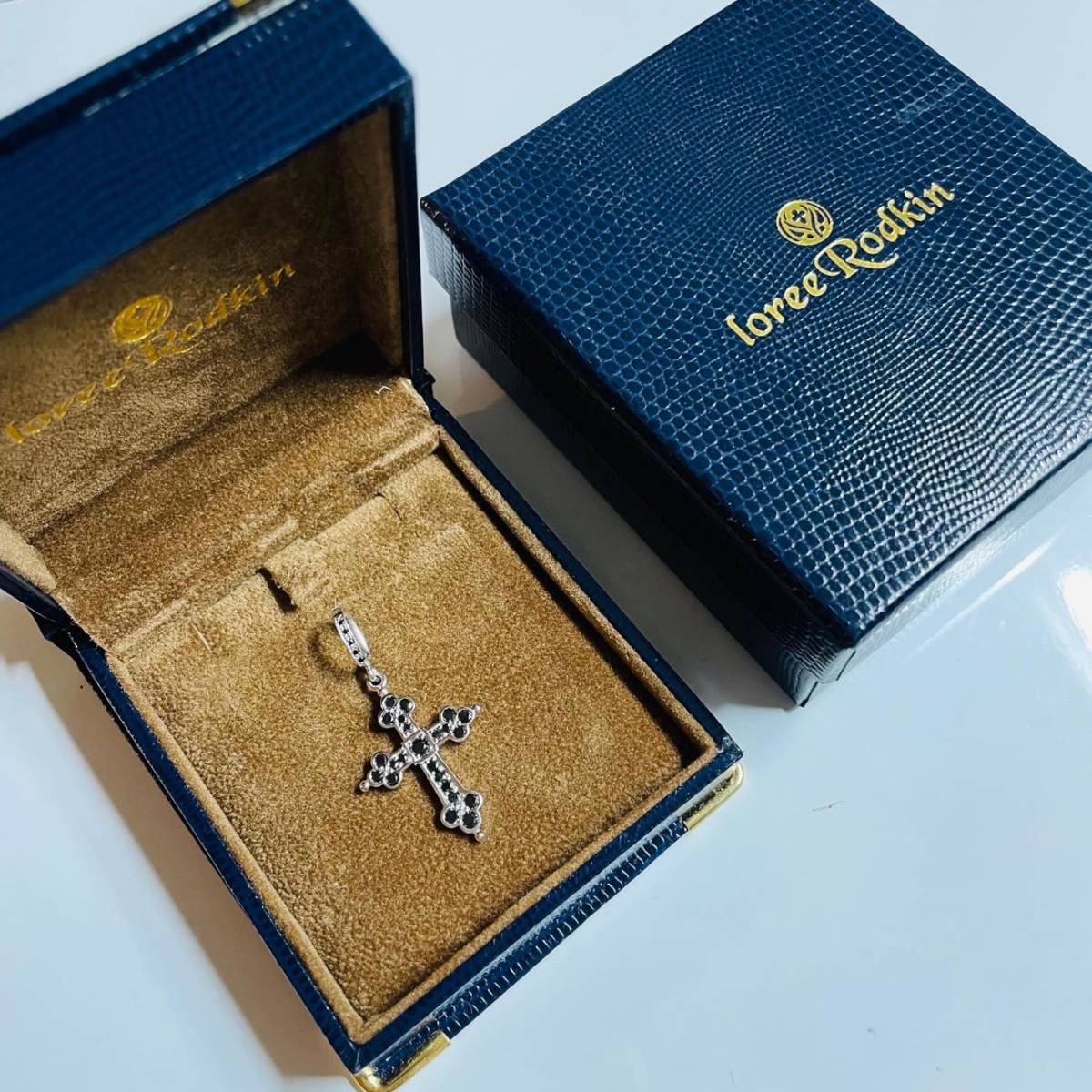  beautiful goods Loree Rodkin K18WG gothic Cross pendant top regular price 374,000 jpy Loree Rodkin 18K white gold MEDIUM GOTHIC CROSS 18 gold 