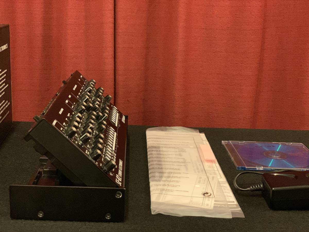 新品同様 保証書 箱付き)Roland STUDIOELECTRONICS SE-02 モジュラー