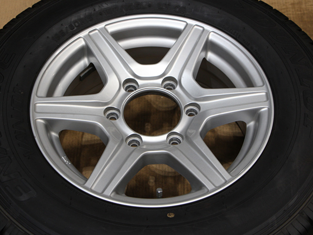 A559 社外品 15X6J+33 PCD139.7 6穴 DUNLOP ENASAVE VAN01 195/80R15 LT バリ溝 JWL-T 規格品 トヨタ ハイエース 200系 100系 山梨県_画像5