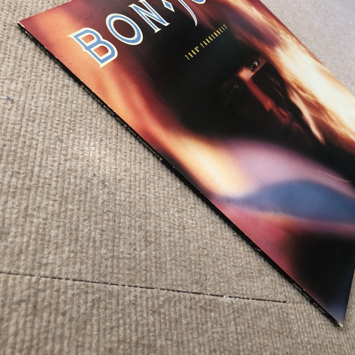 美盤 ボン・ジョヴィ Bon Jovi 1985年 LPレコード 7800° Fahrenheit 国内盤 ポスター、すごろく、ステッカー付_画像4