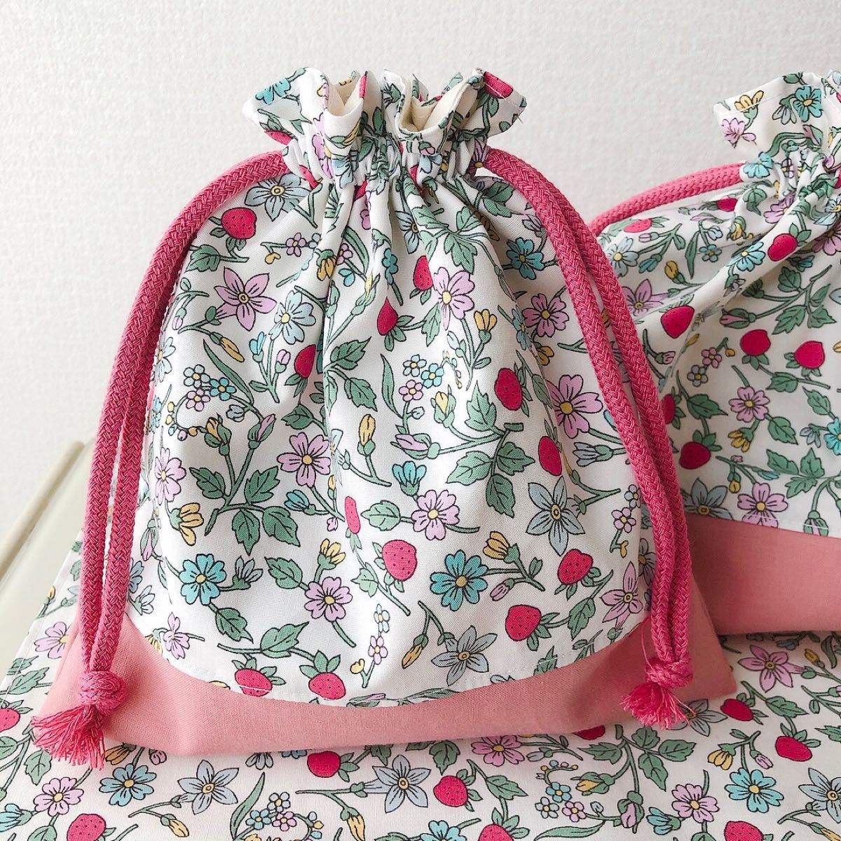 お弁当袋 コップ袋 給食袋 巾着袋 女の子 いちご柄 給食セット