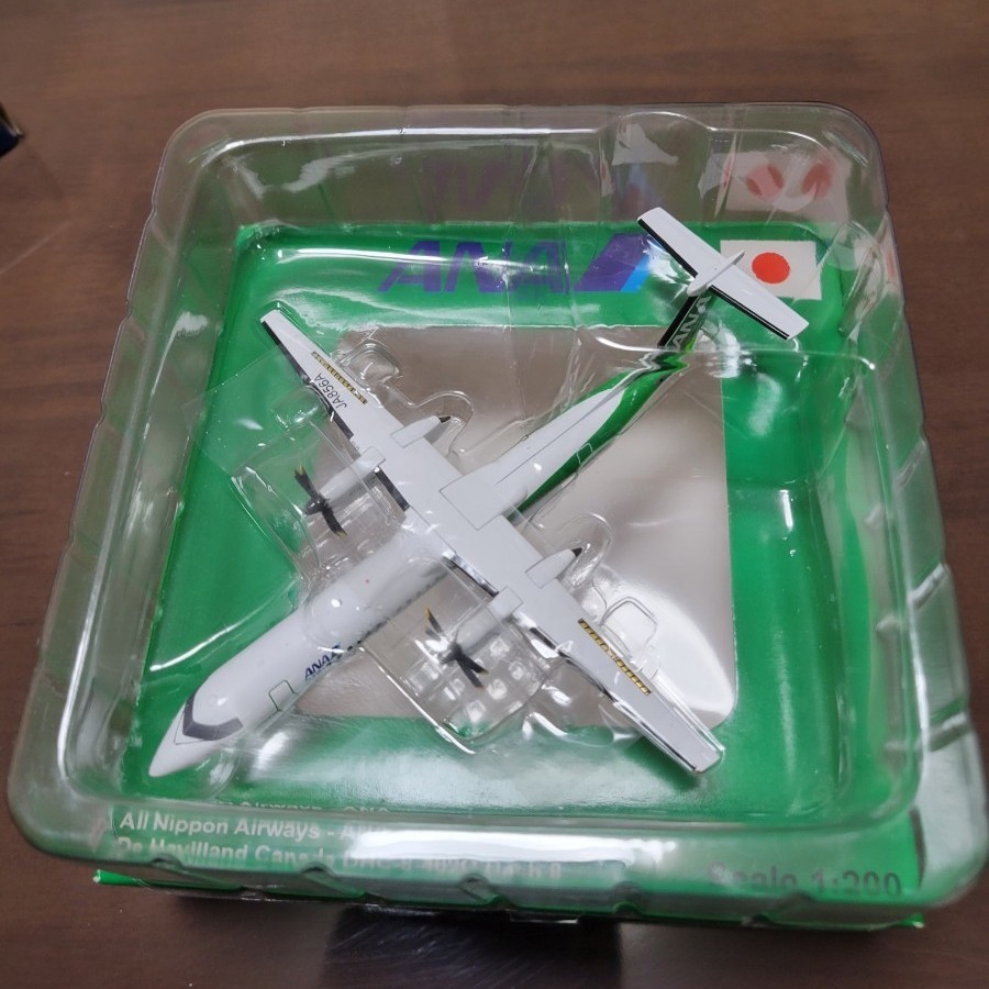 DHC-8-Q400 ANA エコボン 1/200 JC wings 激レア - 模型、プラモデル DHC-8-Q400 ANA エコボン 1/200 JC wings 激レア - 模型、プラモデル