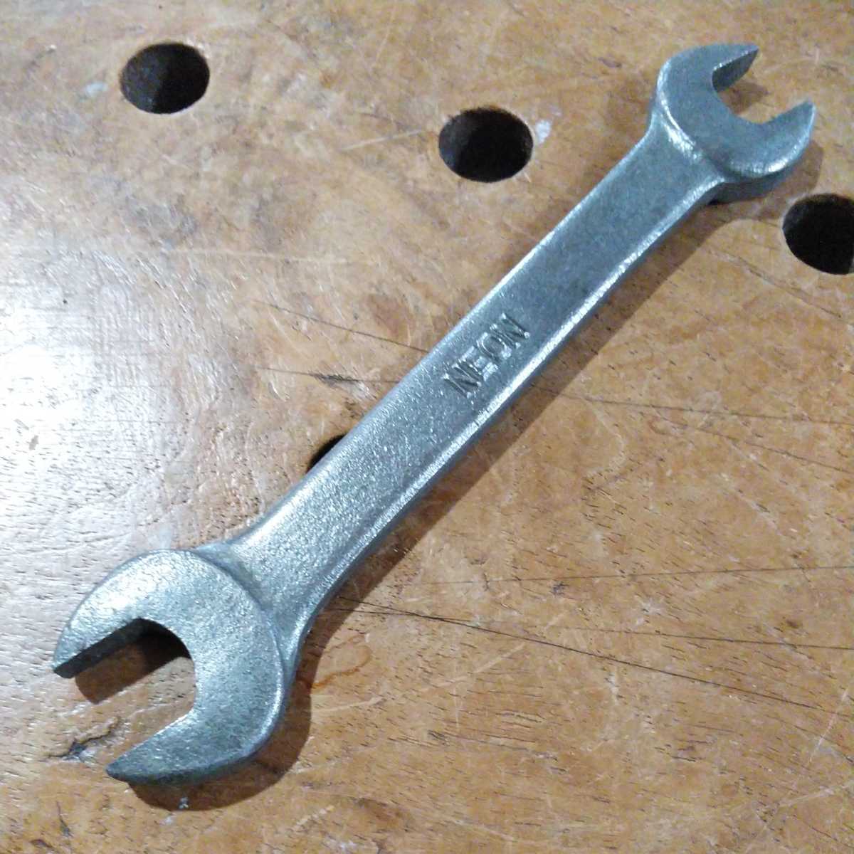  Daihatsu industry loaded tool maintenance for tool both . spanner size inscription 10-12mm. total length 126.7mm. Daihatsu rare auto three wheel three wheel truck generator CO13T