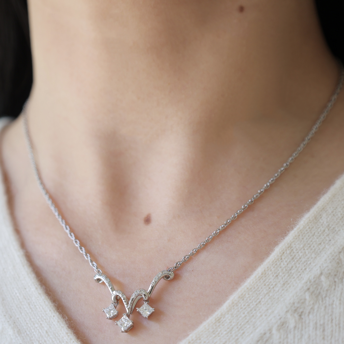 Pt トリロジー ダイヤモンド 0.85ct ネックレス プリンセスカット