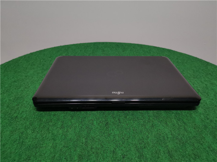 中古/15型/ノートPC/Windows10/500GB/4GB/i3-M350/FMV　FUJITSU　AH530/3A　MS office2019搭載_画像4