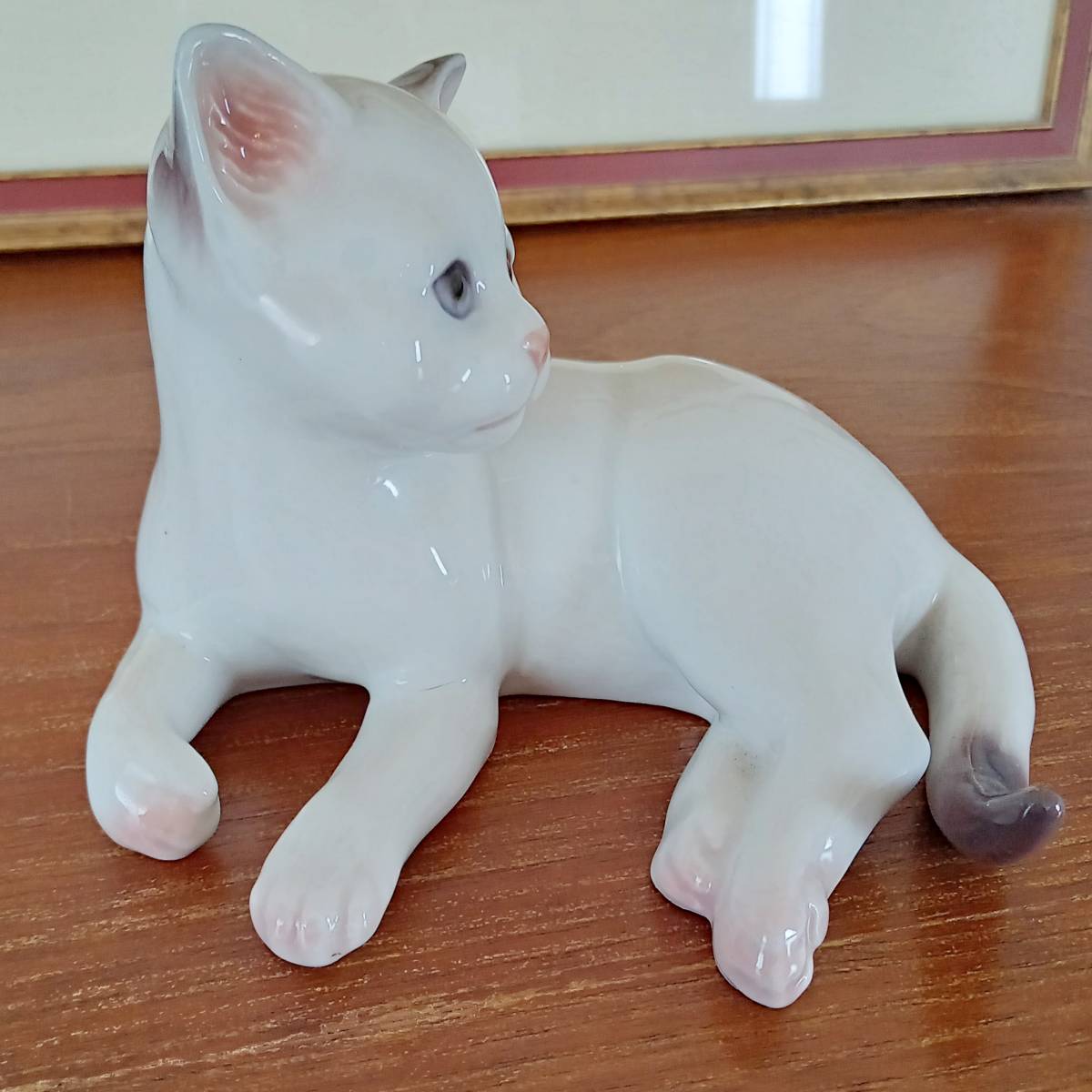 美品】ロイヤルコペンハーゲン 猫 ネコ 白 フィギュリン 置物