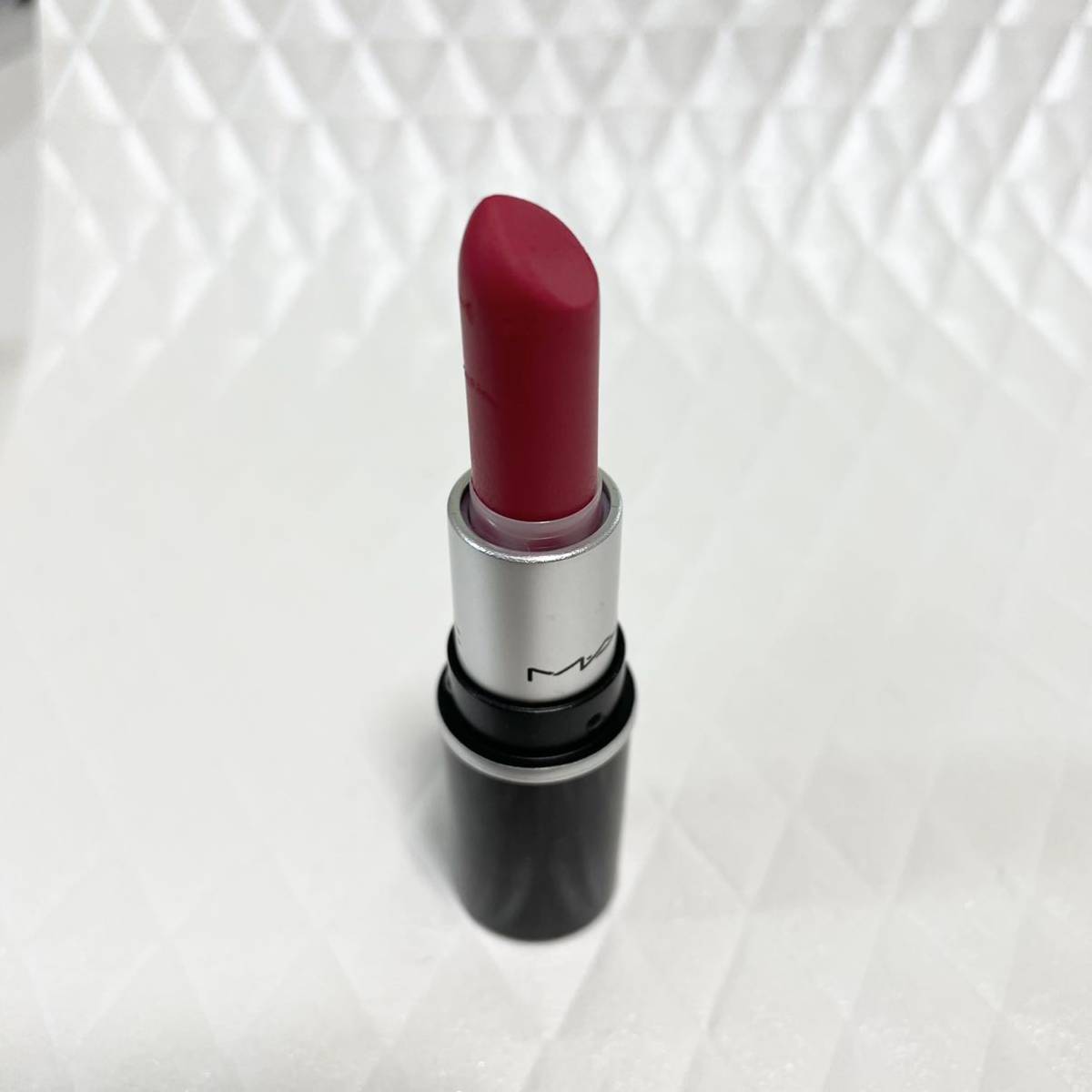 MAC* Mac Mini lipstick li Len to less Lee red lipstick 