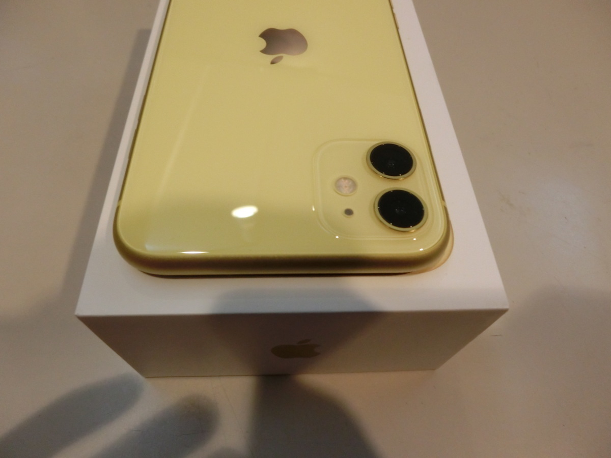 IPhone 11 イエロー 128 GB SIMフリー アイフォン 携帯電話