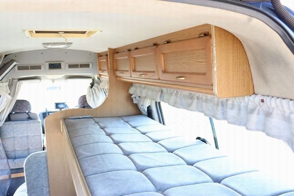  Caravan 8N кемпинг, техосмотр "shaken" R5.8 до, ноги bi.fai бустер *1500w инвертер,2 уровень bed, рефрижератор, навес, вытяжной вентилятор, navi,TV,ETC, наличие ремонта нет 