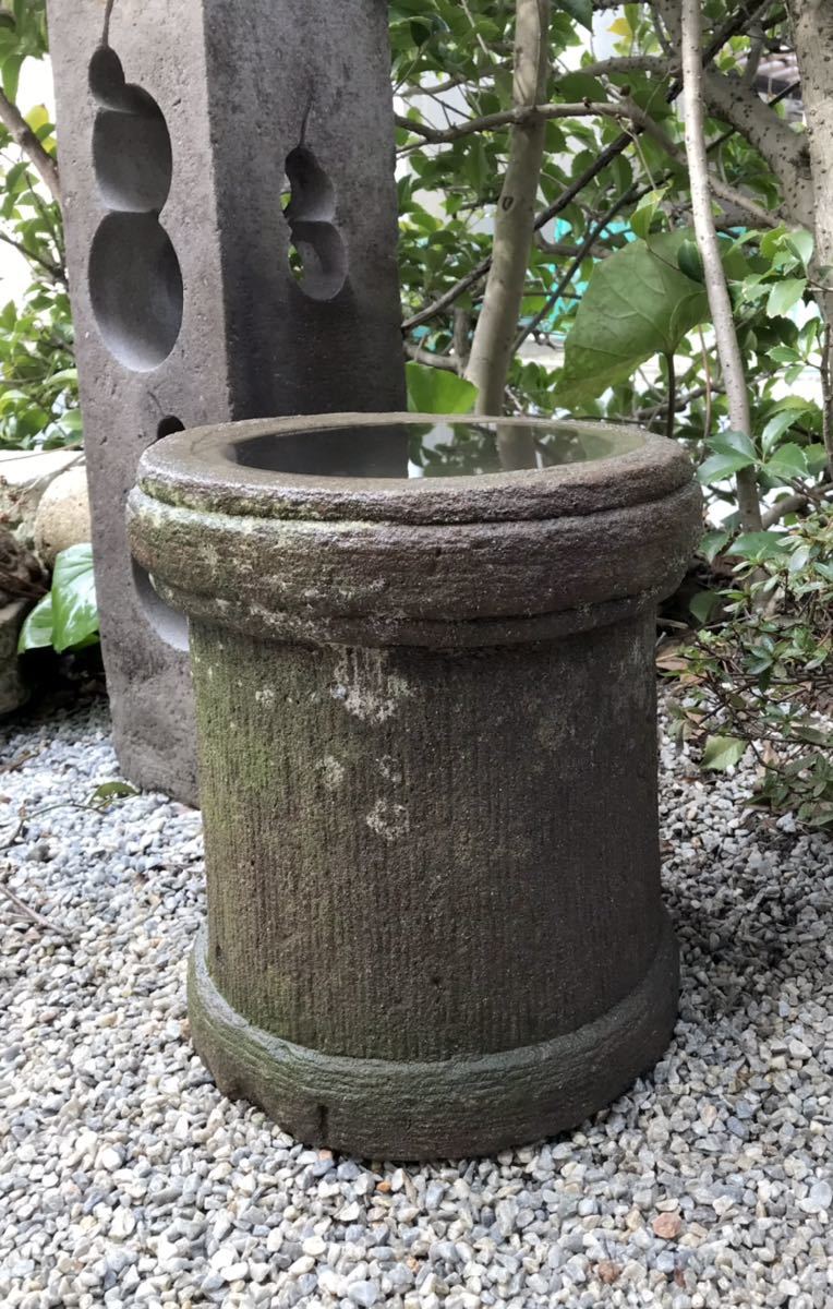  old .. miscellaneous goods water lily pot tsubo garden shop on veranda terrace tea garden [.. hand water pot *.] ornament structure . gardening objet d'art me Dakar light . fields and mountains grass Rhododendron indicum undergrowth Japanese black pin other 