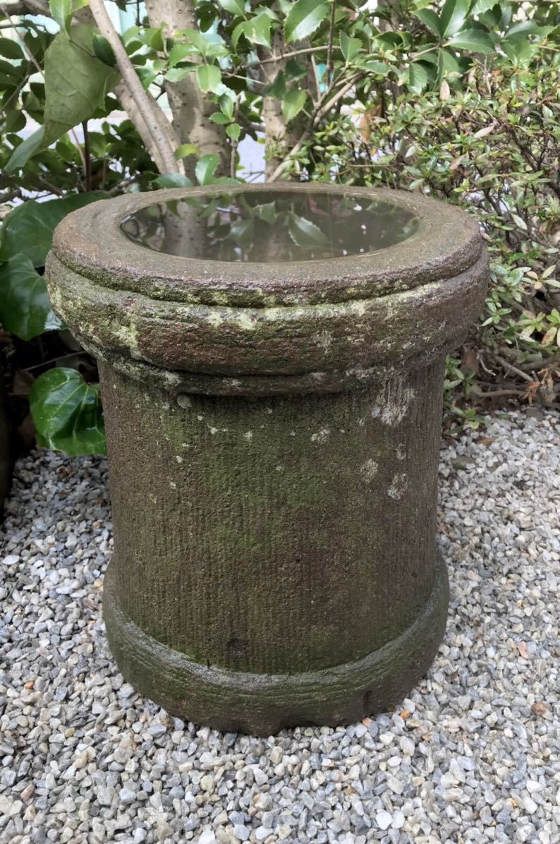  old .. miscellaneous goods water lily pot tsubo garden shop on veranda terrace tea garden [.. hand water pot *.] ornament structure . gardening objet d'art me Dakar light . fields and mountains grass Rhododendron indicum undergrowth Japanese black pin other 