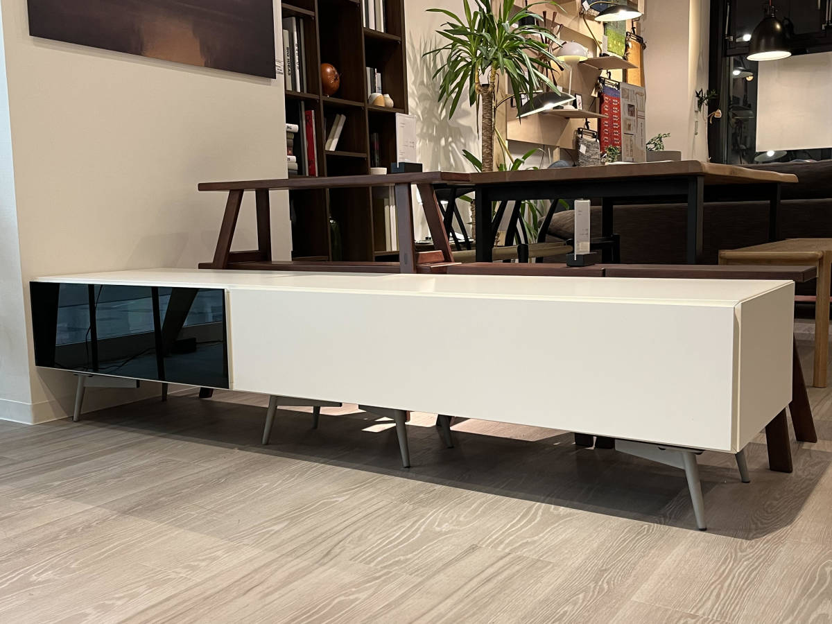 展示品 BoConcept l ボーコンセプト Lugano テレビボード 収納 オンライン売り出し T1359☆展示美品☆ボーコンセプト☆テレビボード☆リビングボード☆W2280 リビング収納