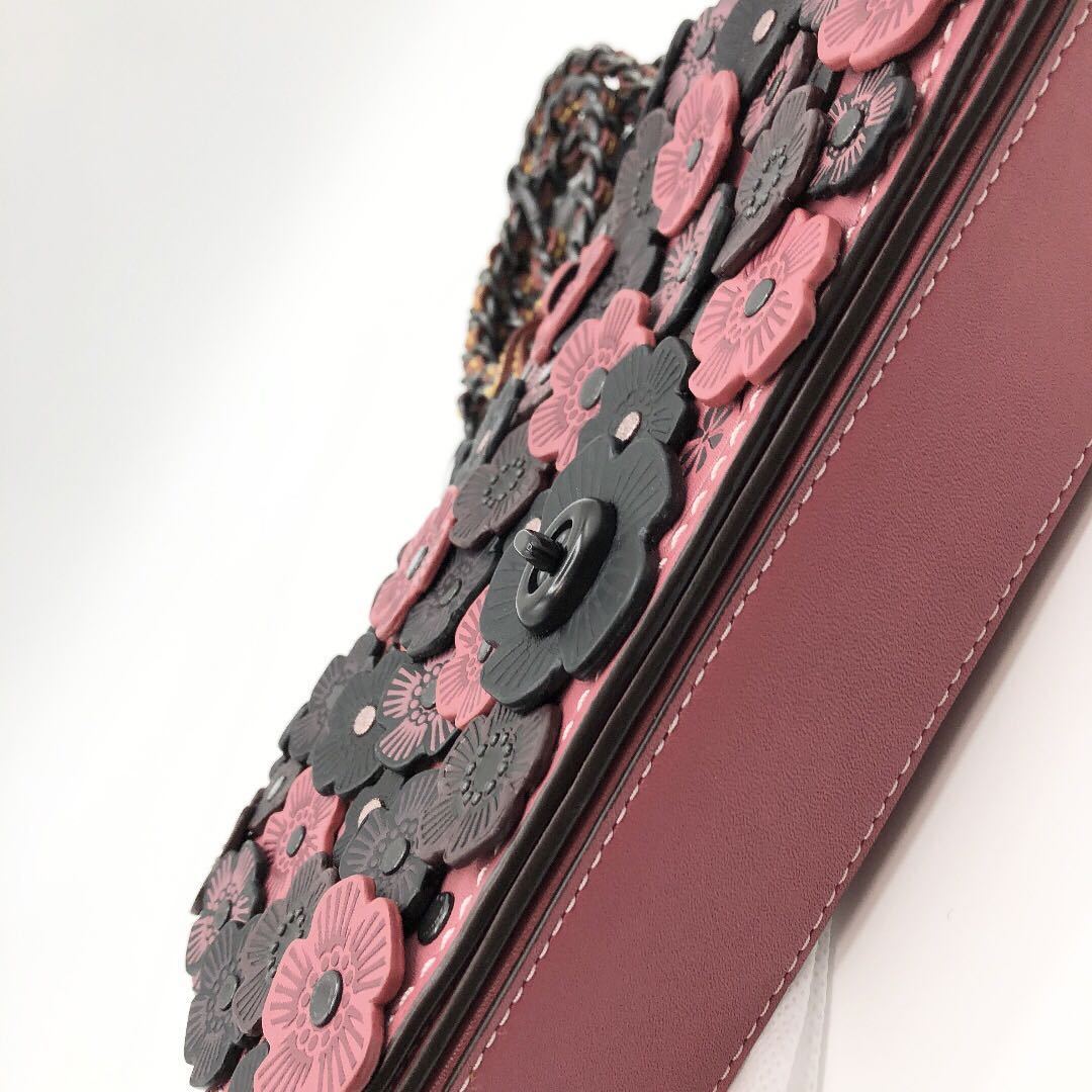 COACH☆新品】入手困難!ピンク!アップリケ!ティーローズ