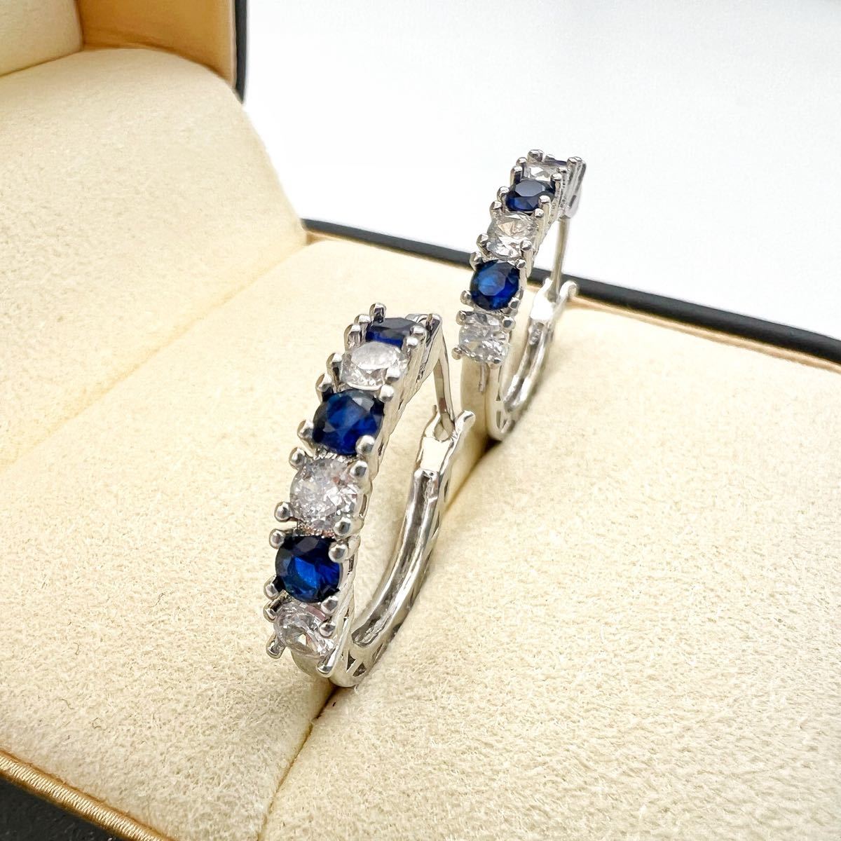 G046 ピアス フープ サファイア ホワイトゴールド K18WG 高級 ギフト