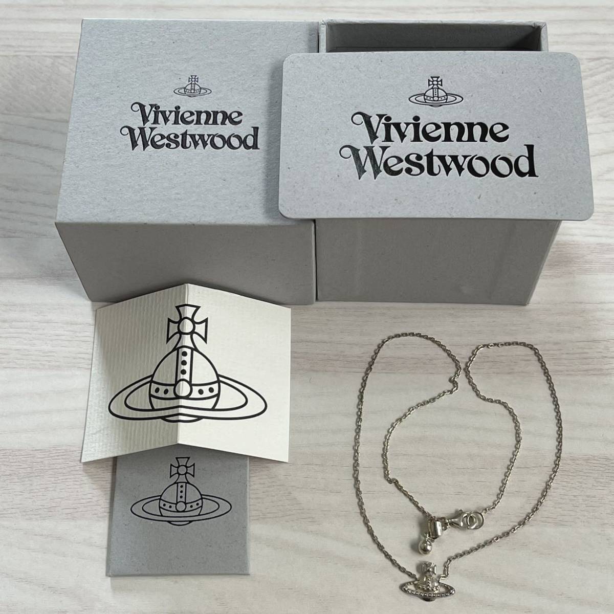 ラウンド  Vivienne 新品　未使用　箱付き ビックオーブネックレス Westwood(ヴィヴィアンウエストウッド)19 ネックレス、ペンダント、チョーカー
