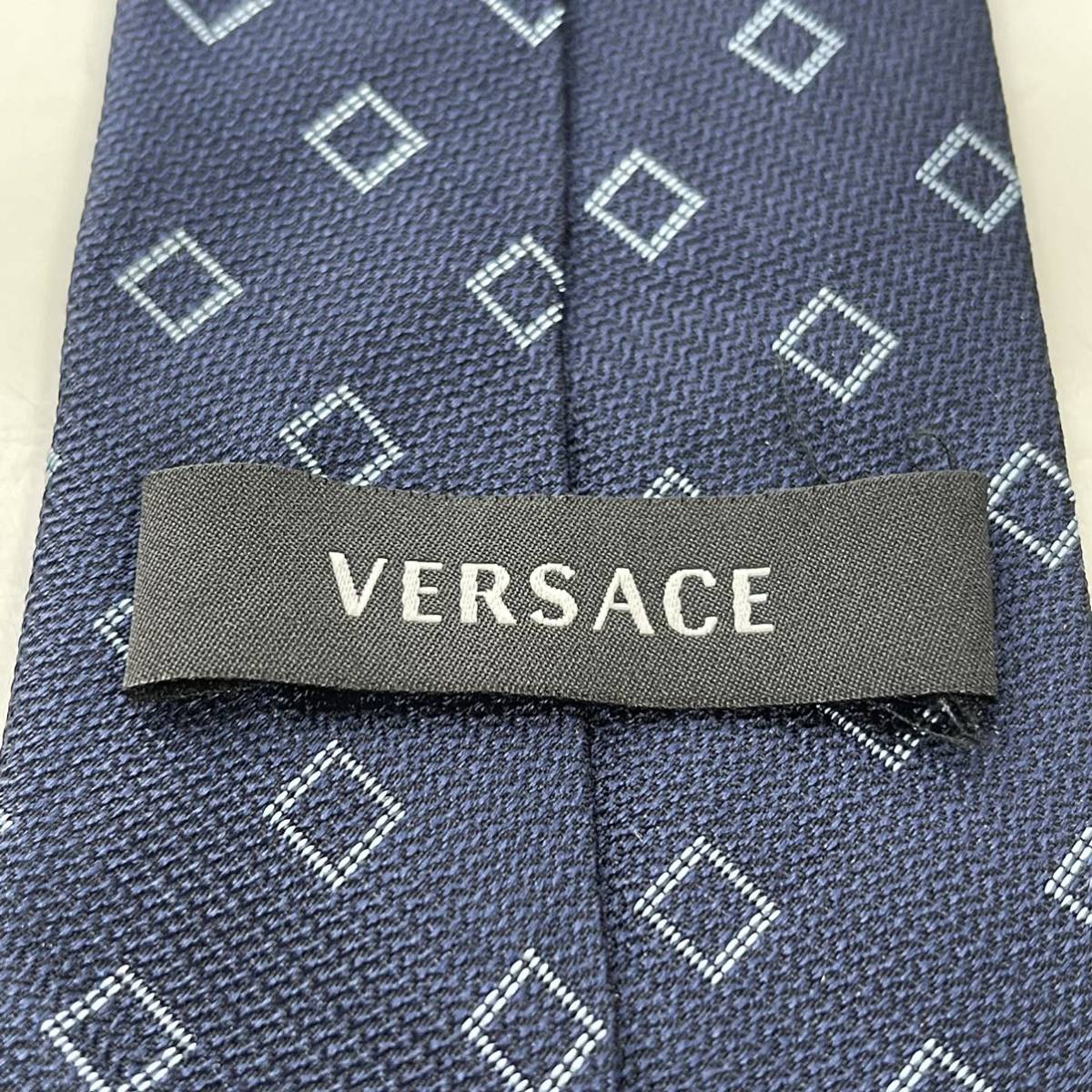 VERSACE （ヴェルサーチェ）ヴェルサーチ ネイビー四角ドットネクタイ_画像1