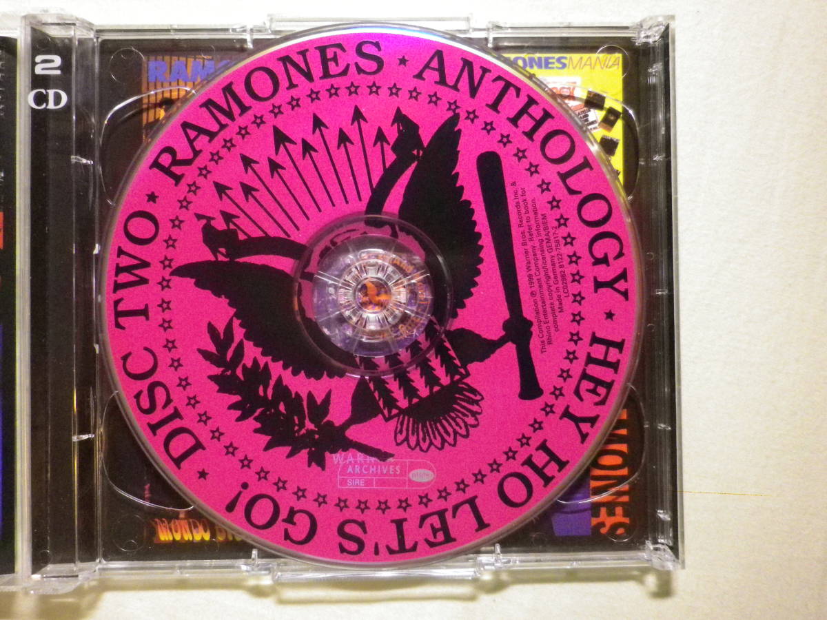 『Ramones/Hey Ho Let’s Go～The Anthology(1999)』(WARNER ARCHIVES/RHINO 8122-75817-2,ドイツ盤,2CD,ブックレット付)_画像4