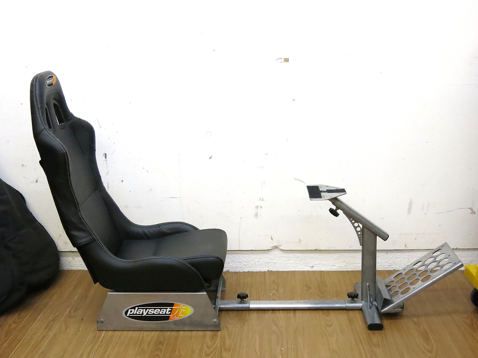 Playseat Evolution ホワイト プレイシートエボリューション