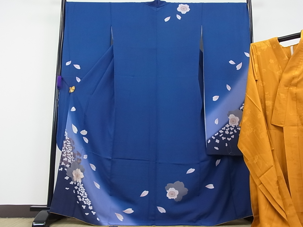 平和屋着物■豪華振袖・長襦袢セット　駒刺繍　舞桜　金糸　パールトーン加工　逸品　km617