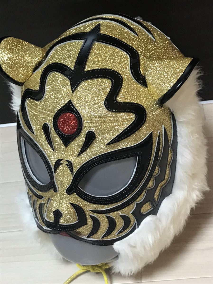 一番の贈り物 初代タイガーマスク　スーパータイガー　サイン入り　OJISAN製 格闘技/プロレス