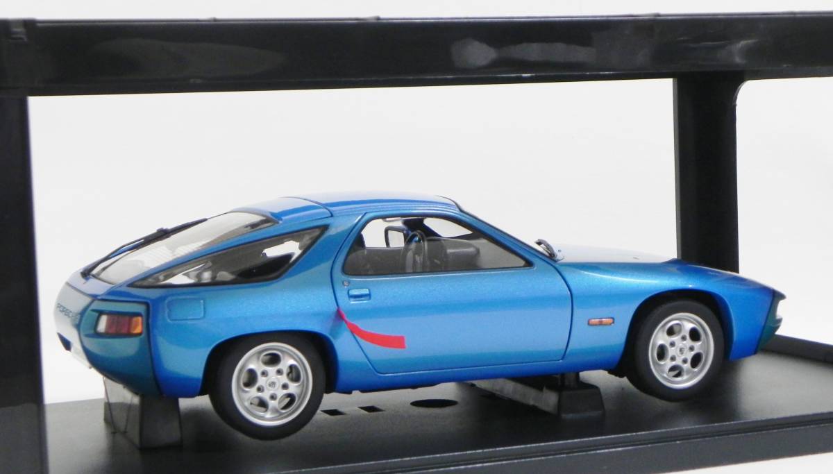 オートアート 1/18 ポルシェ 928 ミネルバブルーメタリック 未展示