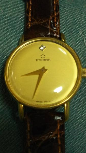 夏休み半額セール　価格は半額に設定済ETAの伝説エテルナの綺麗なレディースの時計。ダイヤ一個