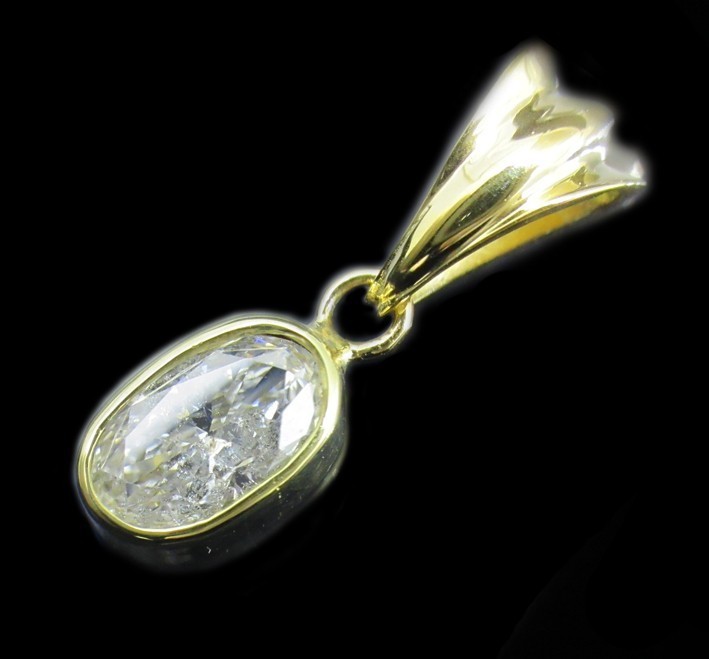 オーバルカット天然ダイヤモンド 0.6カラット（0.640ct E/I1 OVAL4.5