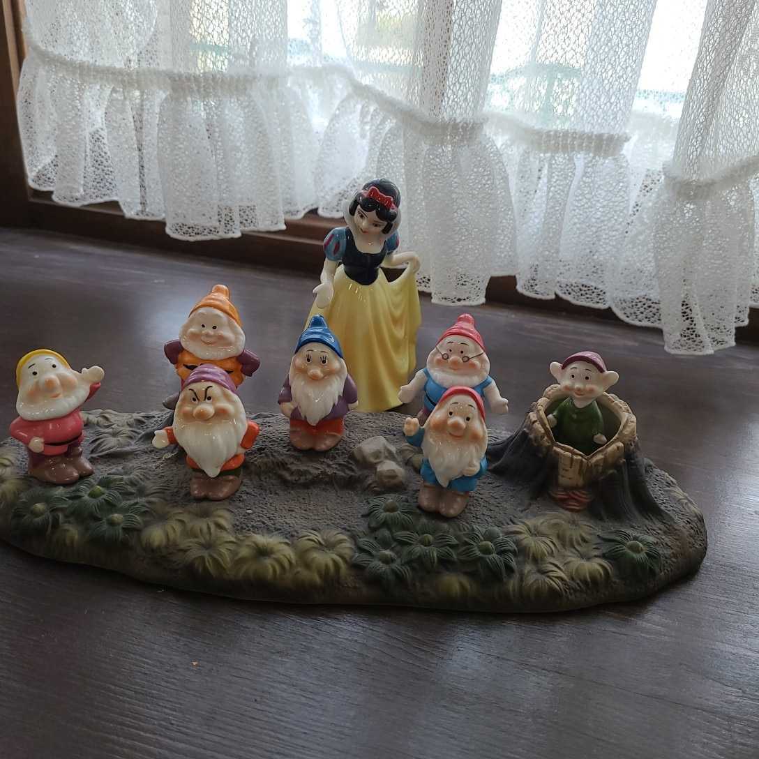 陶器 陶器人形 ディズニー 白雪姫 7人の小人 台座付き 白雪姫に一部