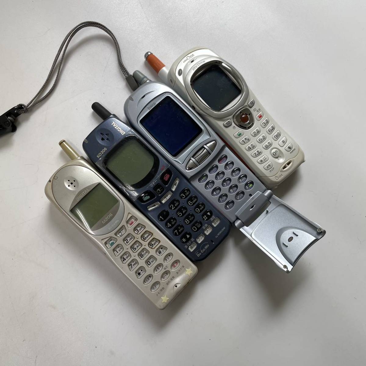 ZN】携帯電話 29点 まとめて ジャンク ガラケー パカパカ docomo ZN】携帯電話 29点 まとめて ジャンク ガラケー パカパカ docomo