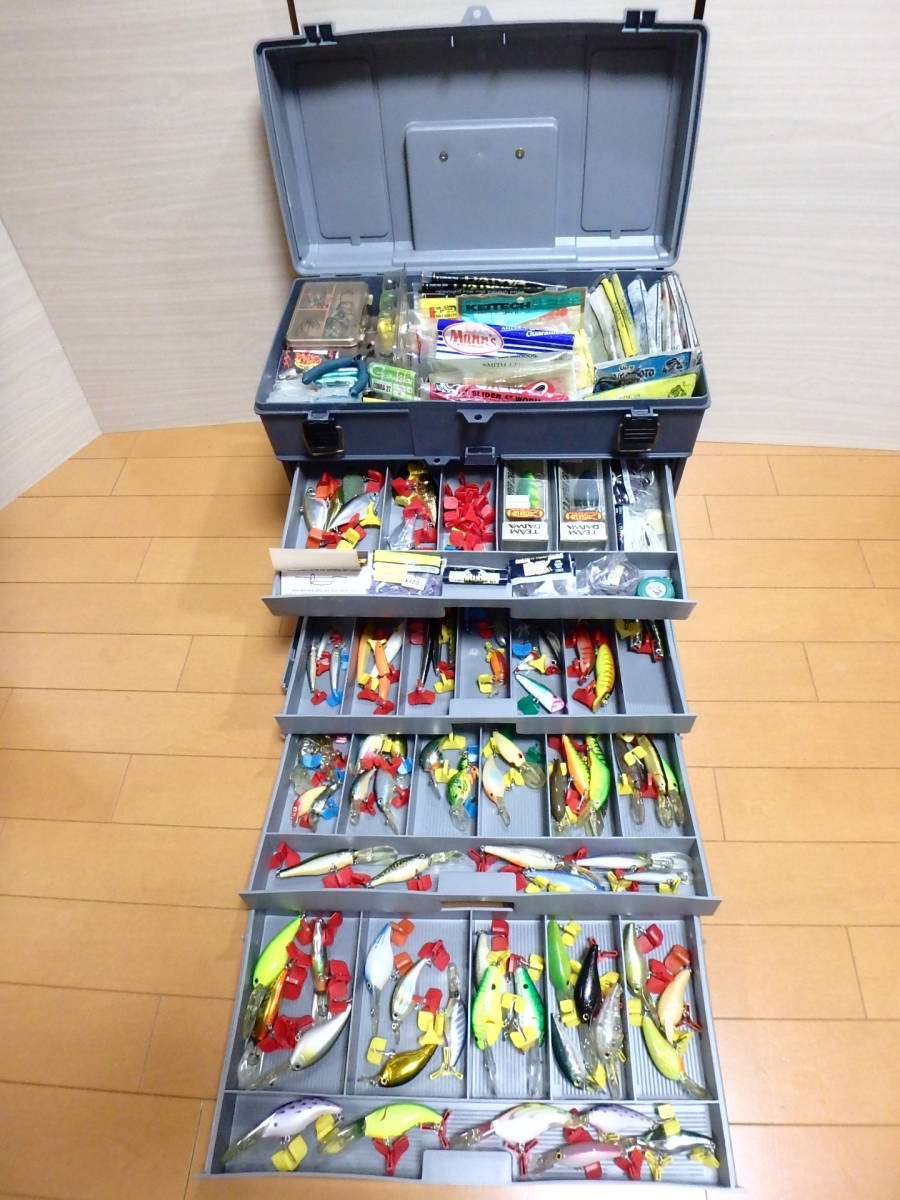 史上一番安い バスルアー まとめて タックルBOXごと ルアー用品